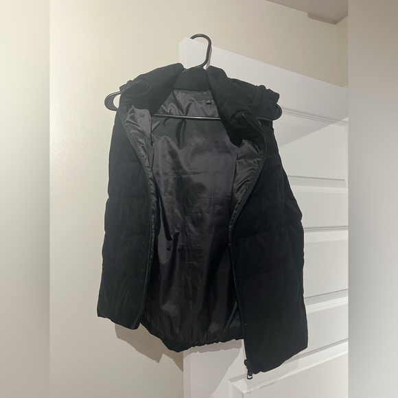 Black vest with hood - Picture 1 of 6